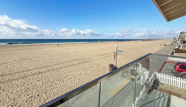 Beautiful oceanfront home on boardwalk! Spacious & upgraded, with endless views!
