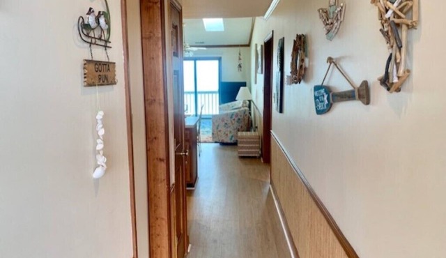 Beautiful Oceanfront Condo On 4th Floor - Steps From The Beach. Linens Incl. !