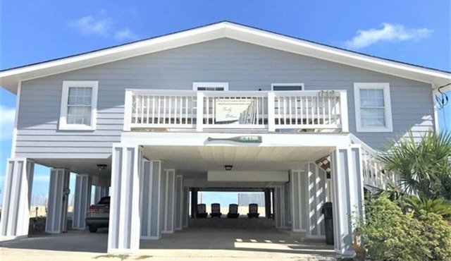 Beautiful OceanFront Home 4BR! Large Covered Porch! Relax!