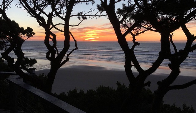 Beautiful Oceanfront Retreat With Easy Private Beach Access