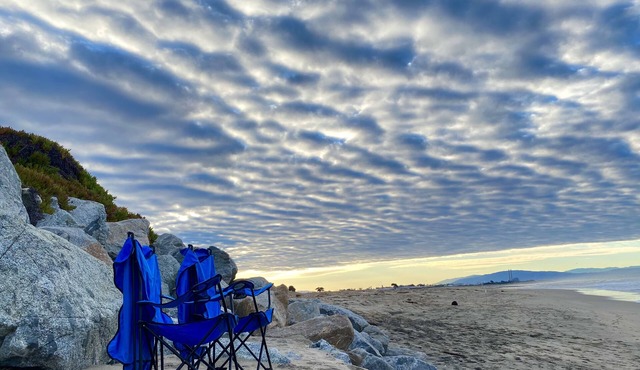 Beautiful Oceanfront, just steps to the beach, Fireplace, Remote location
