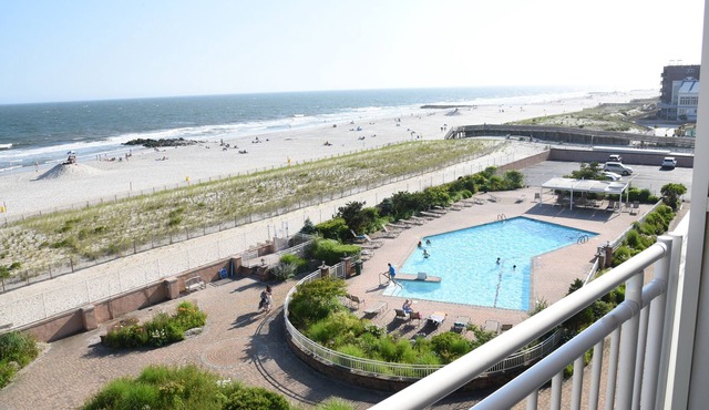 Beautiful Oceanfront Beach Apartment