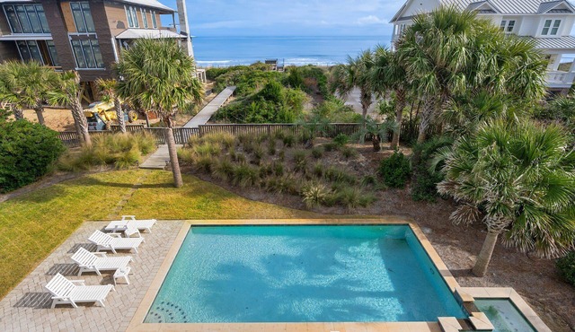 Beautiful Oceanfront home with a pool