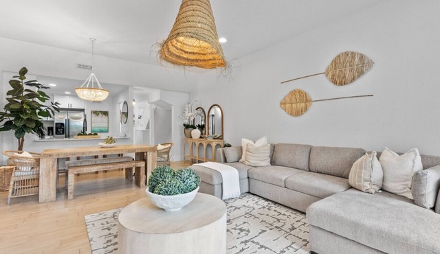 Beautiful Oceanside Mariner`s 3 Bedroom Townhome