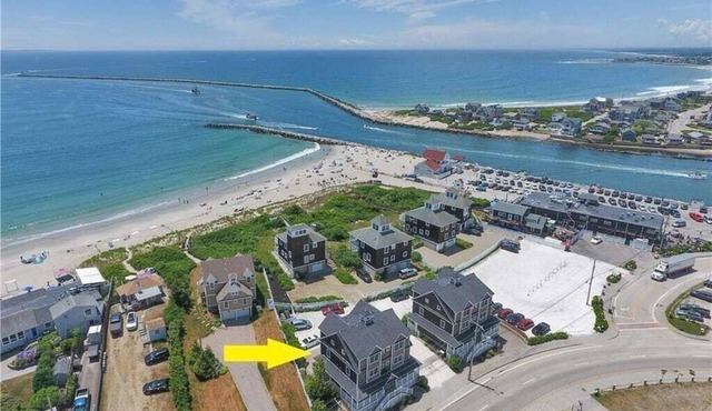Beautiful Oceanview Townhouse in Narragansett RI with Private Beach Access