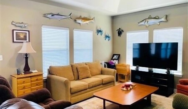 Beautiful Off Water Home. 4 Bedroom, 4 Bath. Walking Distance to Public Pier.
