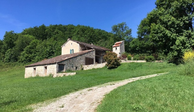 Beautiful old farmhouse in rural Lot-et-Garonne with 12x6 m pool - sleeps 12
