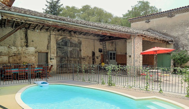 Beautiful old stone house with pool between Valence and Avignon.