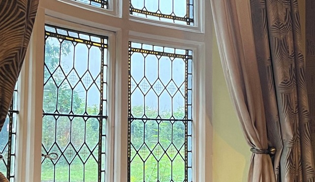 Beautiful old rustic house on two acres of overlooking fields in the back garden