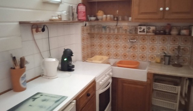 Beautiful one bedroom apartment, village setting, walk to shops