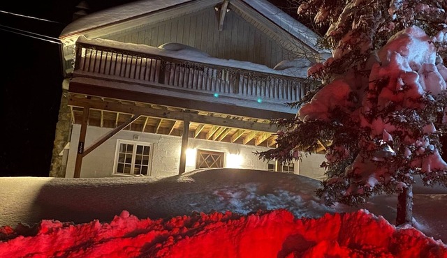 Beautiful ON Okemo Mountain Chalet, walk to slopes. Upper cross.