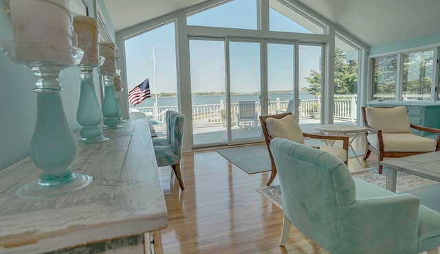 BEAUTIFUL ON THE BEACH GREENPORT HOME
