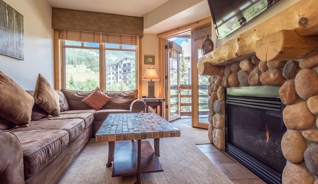 Beautiful one bedroom condo in the heart of the center village.