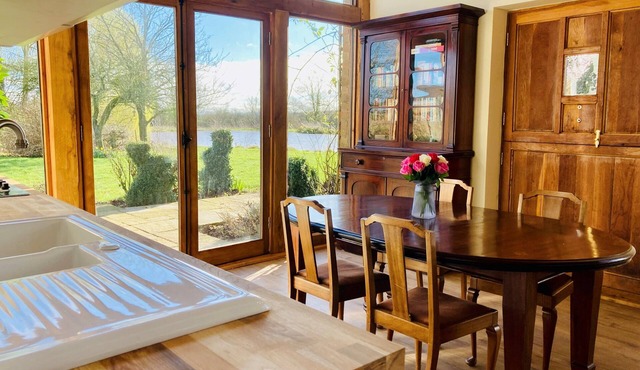 Beautiful one bed annex located at the heart of the three counties.