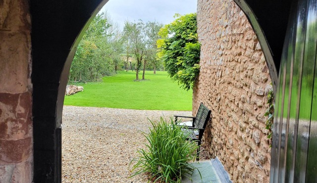 Beautiful One Bed Studio (dog friendly)