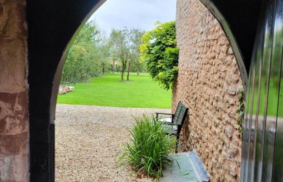 Beautiful One Bed Studio Flat - Dog Friendly