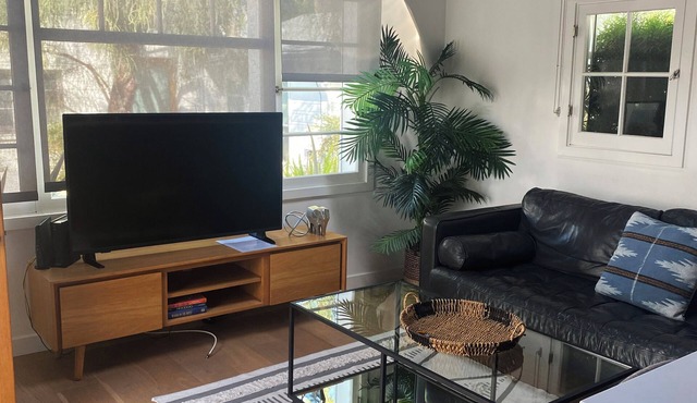 Beautiful One-Bedroom Bungalow in Venice