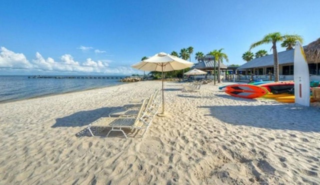 Beautiful one bedroom resort-style studio with pool and beach access...