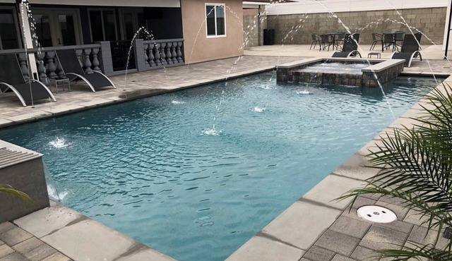 Beautiful One of a kind Home with Pool & Jacuzzi!