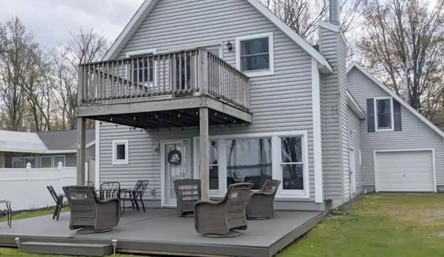 Beautiful Oneida Lake Shore Home and Yard
