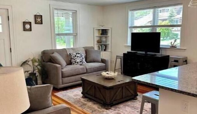 Beautiful OOB cottage, perfect for summer vacation