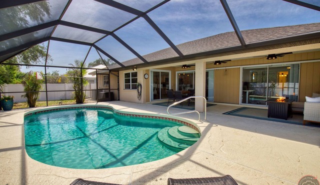 Beautiful Open Concept Pool House With Lanai and Private Fenced In Yard