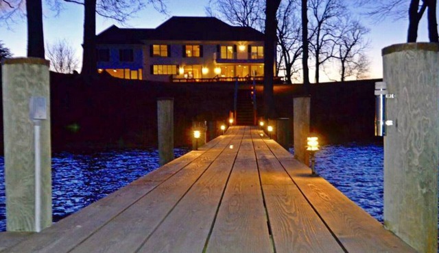 Beautiful, Open floor plan, amazing sunset views,Waterside Pool, Pier, 6+ac