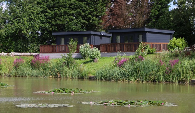 Beautiful Open plan Lakeside Lodge, Shearsby