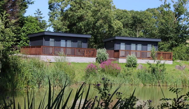 Beautiful Open Plan Lakeside Lodge in Shearsby