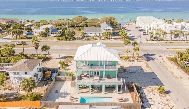 Beautiful Open Concept Home with Private Pool-Steps the Beach!