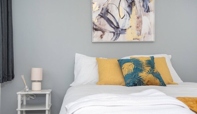 Beautiful Orpington Home w Pool Table