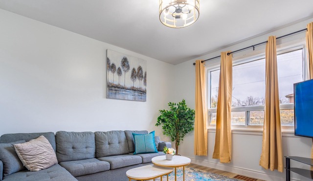 Beautiful Ottawa home in a serene environment. Walking distance to amenities