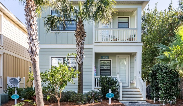 Beautiful owner-managed beach home. Walk to beach, trail, restaurants, shops