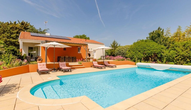 Beautiful private villa for 8 guests with WIFI, private pool, TV, terrace and pets allowed