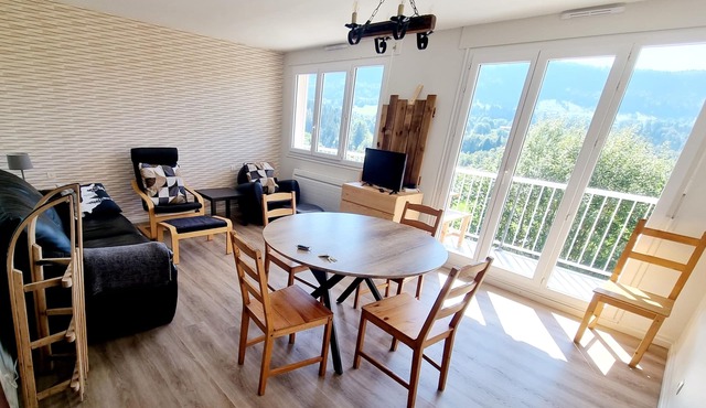 Beautiful panoramic view close to ski/hiking/snowshoe resorts