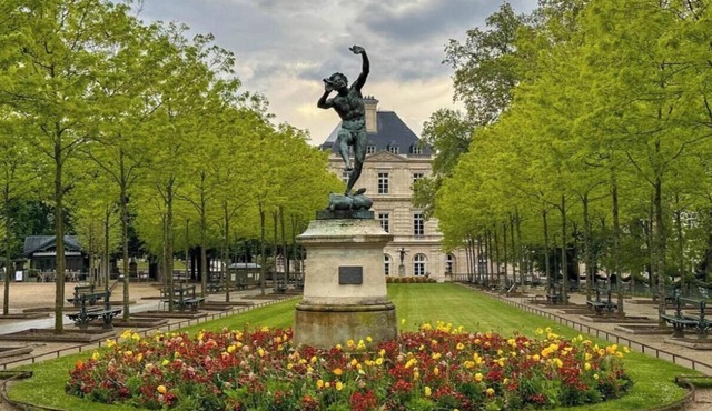 BEAUTIFUL PARISIAN RETREAT ON CHERCHE-MIDI IN SAINT-GERMAIN