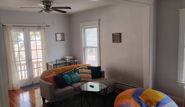 Beautiful Park ave area 2BR apt near downtown rochester w/parking w/d balconies