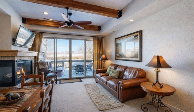 Beautiful Park City Town Home w/Hot Tub! Gorgeous Nature Views! Drive to Lifts!