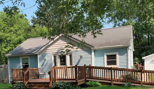 Beautiful Parkside 5 bedroom Cottage in Midland, Fenced Front yard, Access Ramp