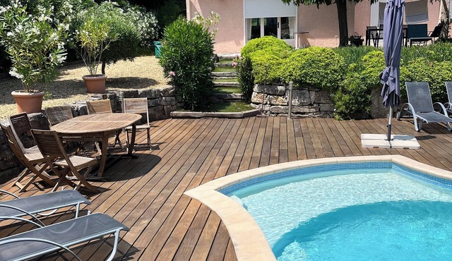 Beautiful peaceful flowered villa 8 km from the sea.