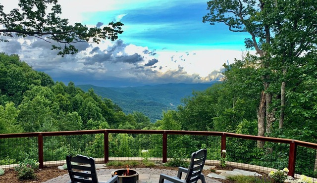 Beautiful, peaceful and secluded cabin/cottage just off Blue Ride Parkway
