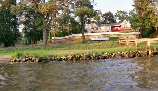 Beautiful & Peaceful House Overlooking the River. Pets Welcome! Kayaks and Dock