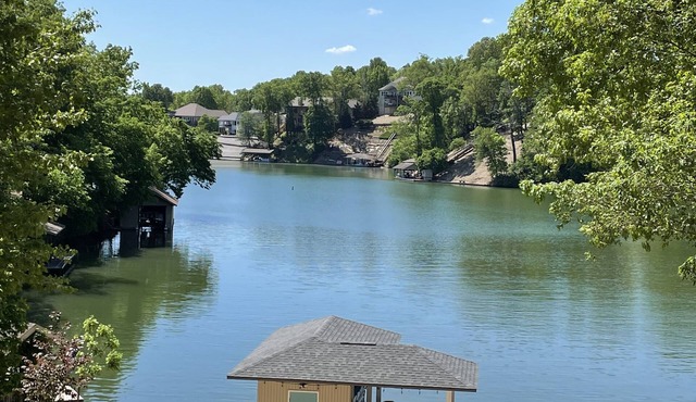 Beautiful, peaceful lakefront home on Loch Lomond!