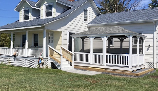 BEAUTIFUL PEACEFUL, SCENIC, ENJOY CRABS N FISH MEMORABLE, FREE TOUR OF AREA!