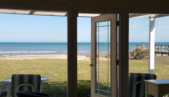 Beautiful, peaceful OCEAN FRONT COTTAGE directly on the ocean!
