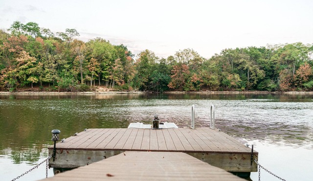 Beautiful, Peaceful Lakefront home in ❤️ of Bourbon Country in Shelbyville, KY