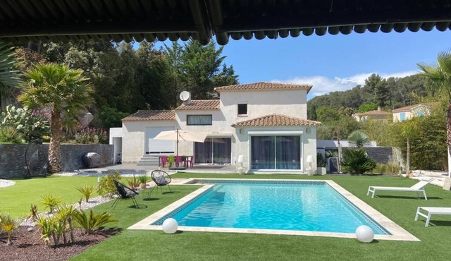 Beautiful, peaceful villa close to all amenities