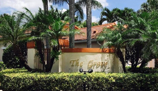 Beautiful Pembroke Pines Private Gated Golf Course 3/2 with garage & Utilities.