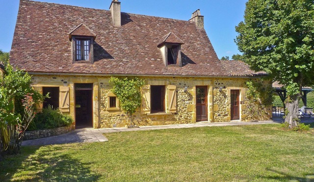 Beautiful Perigordian House, with private pool and garden in a tranquil setting.