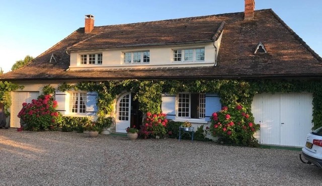 Beautiful Perigourdine style house. Sleeps 12. Private pool. 2 acre garden.